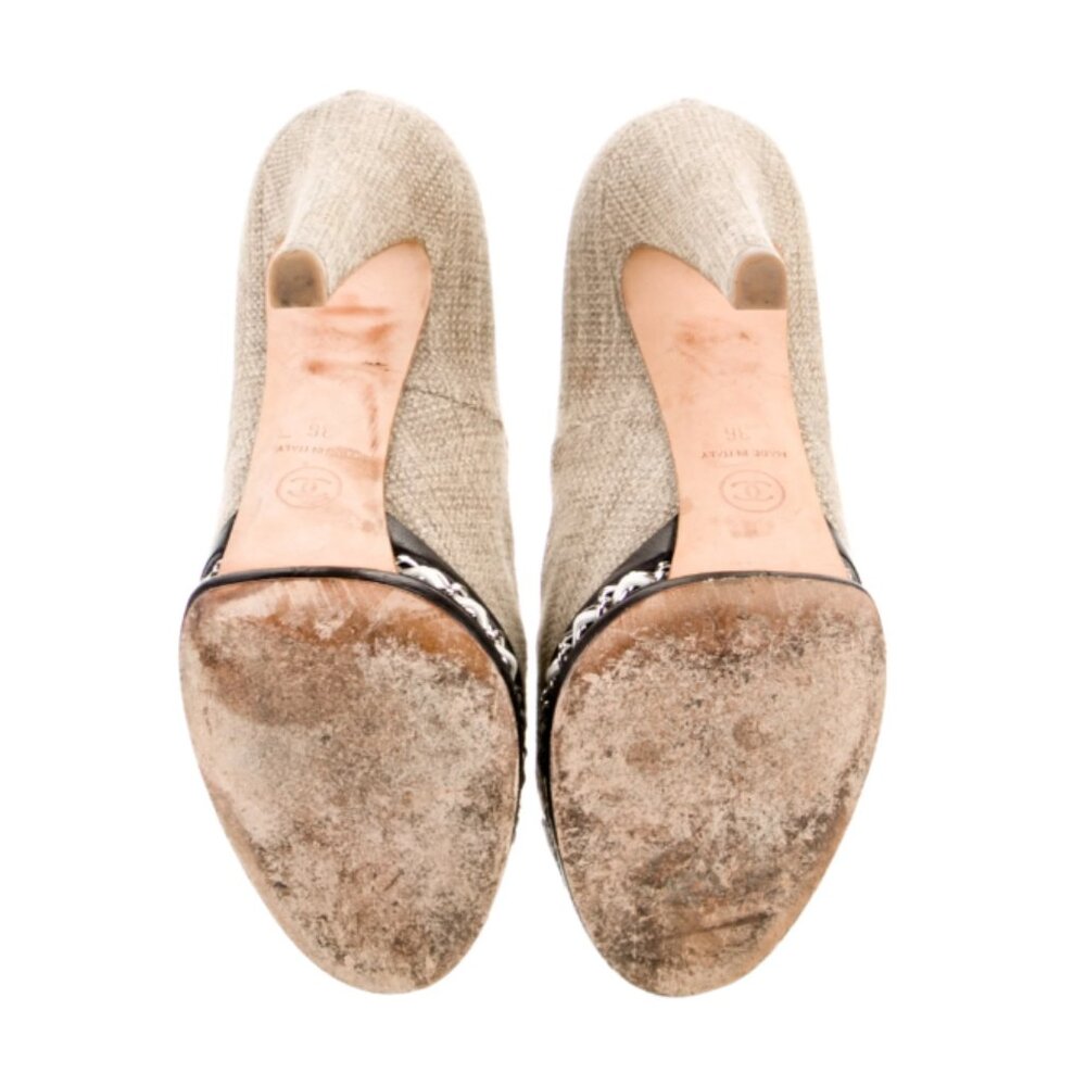 CHANEL 2015 Interlocking CC Logo Pumps Tan Black Toe Cap Heels - Picture 7 of 9